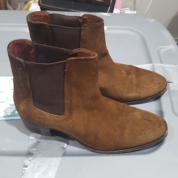 Woman's shoe - Picture 2 of 6